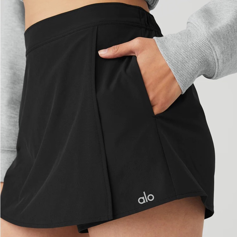 Alo Clubhouse Skort - Black, Size medium 8-10. Excellent condition.